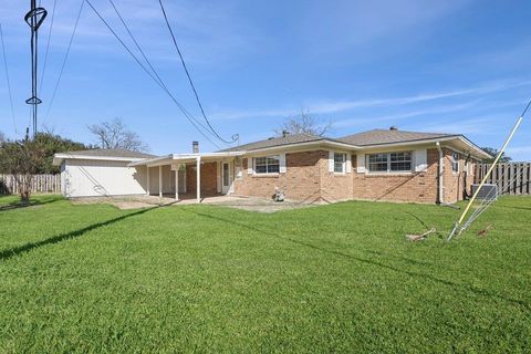 A home in Port Neches