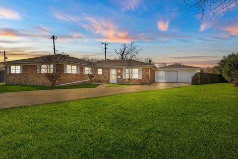 A home in Port Neches