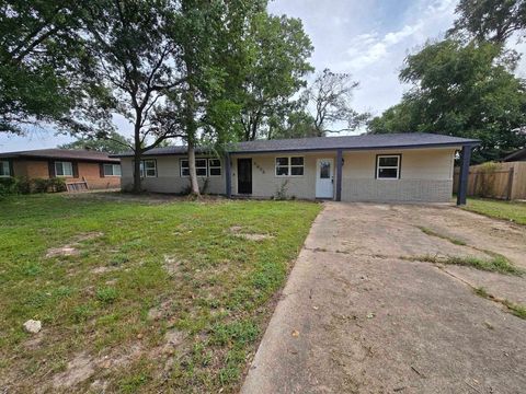 Photo of 3425 Kenwood, Beaumont, TX 77706 (MLS # 265932)