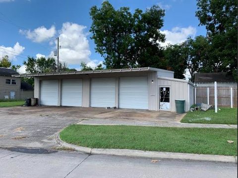Photo of 3268 Highland Ave, Beaumont, TX 77705 (MLS # 260965)