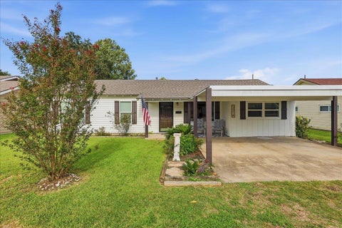 Photo of 2314 3rd Street, Port Neches, TX 77651 (MLS # 271769)