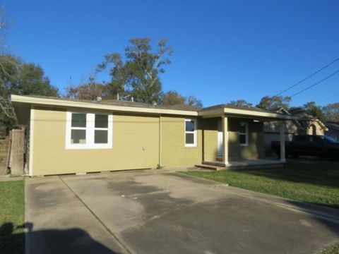 A home in Port Neches