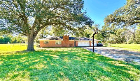 A home in Port Neches