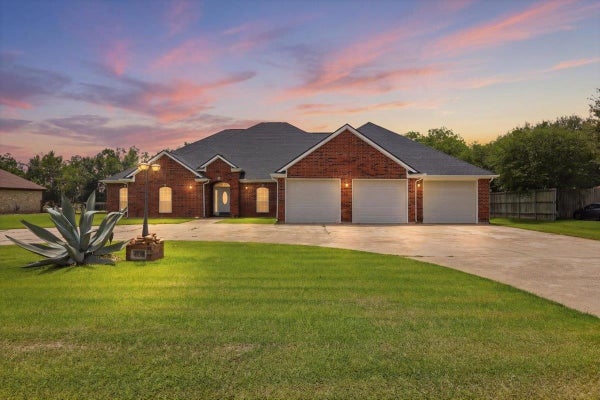8135 DAWN DR, BEAUMONT, TX 77705 - Image acbeac9aac6f8739c5bb14d2da033eef/4278577280