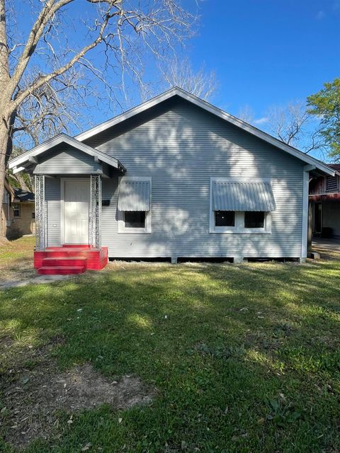 Photo of 5135 Irving, Beaumont, TX 77705 (MLS # 265950)