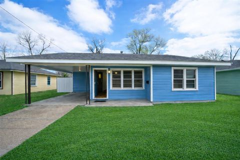 Photo of 4780 El Paso, Beaumont, TX 77703 (MLS # 265596)