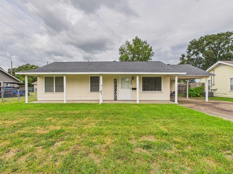Photo of 2250 3rd St, Port Neches, TX 77651 (MLS # 271242)