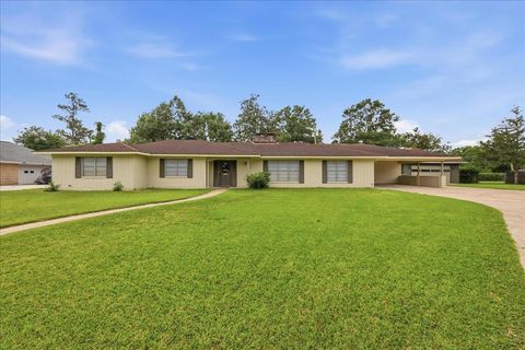 Property photo of 2127 Treemont Ln, Orange, TX 77630
