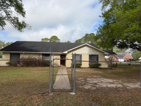 Photo of 125 Pinata, Lumberton, TX 77657 (MLS # 266076)