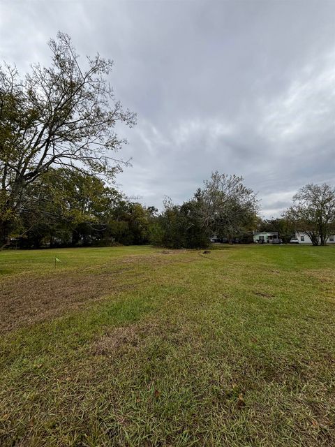 Photo of 1195 S 4th St, Beaumont, TX 77701 (MLS # 263538)