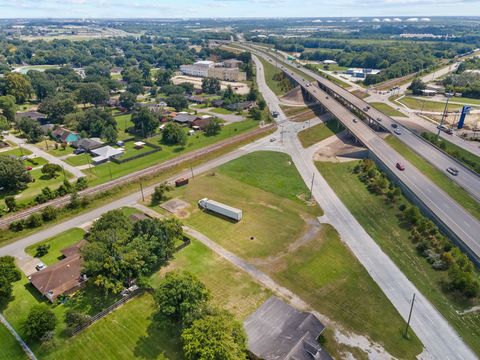 Photo of 1120 W Cardinal, Beaumont, TX 77705 (MLS # 263182)