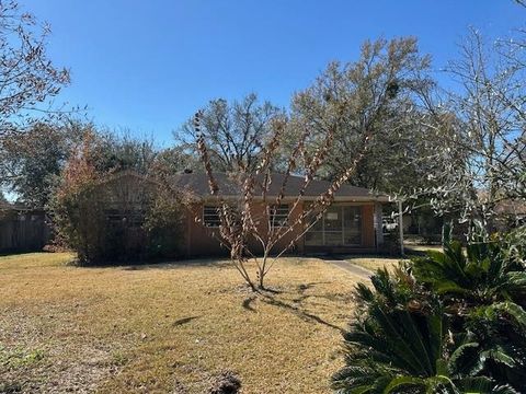 Photo of 411 N 31st St, Nederland, TX 77627 (MLS # 264941)