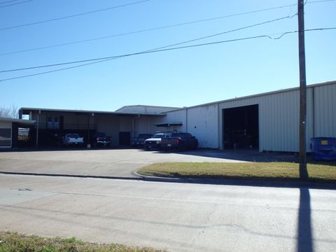 Photo of 1285 W Cardinal, Beaumont, TX 77705 (MLS # 253663)