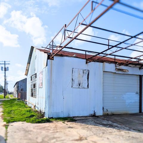 Photo of 1250 S 4th St., Beaumont, TX 77701 (MLS # 255415)