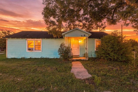 Photo of 1201 Link Avenue, West Orange, TX 77630 (MLS # 271777)