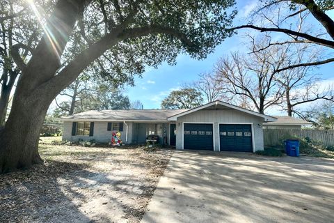 Photo of 213 Ridgewood, Bridge City, TX 77611 (MLS # 264470)