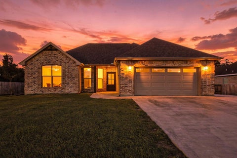 Photo of 975 Amber Kay Ln, Bridge City, TX 77611 (MLS # 271794)