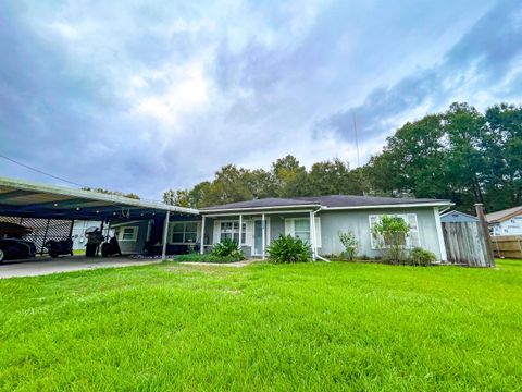 A home in Vidor