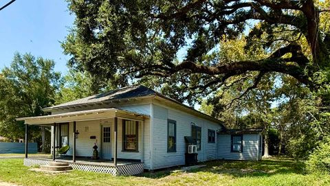 Photo of 470 S 3rd, Silsbee, TX 77656 (MLS # 263619)