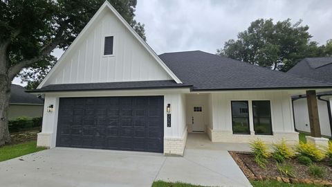 Property photo of 2403 Ave G, Nederland, TX 77627