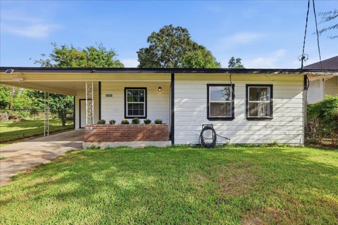 Photo of 1033 Grant St, Beaumont, TX 77701 (MLS # 271402)