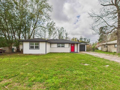 Photo of 2025 Coronado, Orange, TX 77630 (MLS # 265983)