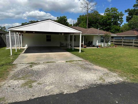 A home in Groves