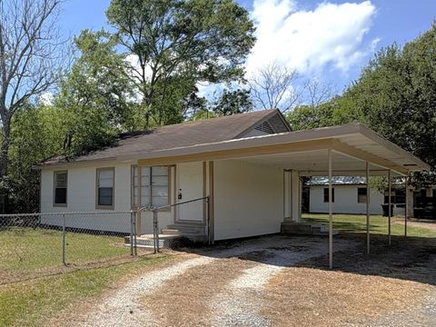 Photo of 977 Center Dr, Bridge City, TX 77611 (MLS # 266069)