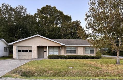 Photo of 9310 Shepherd Dr, Beaumont, TX 77707 (MLS # 262678)