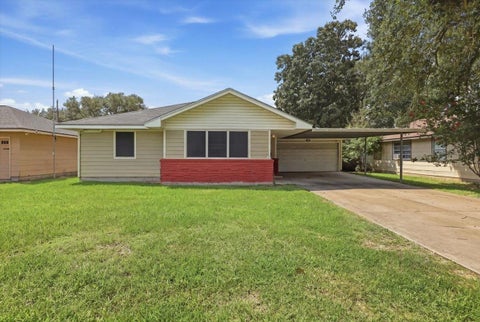 Photo of 5011 Simpson Ave, Groves, TX 77619 (MLS # 271881)