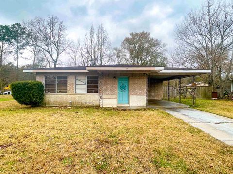 A home in Vidor