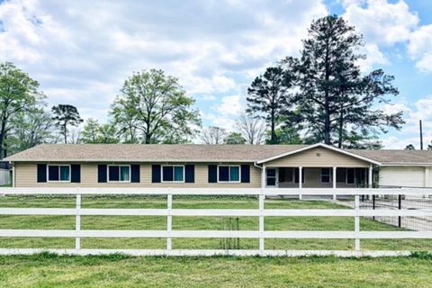 Photo of 3210 Martha, Vidor, TX 77662 (MLS # 266172)