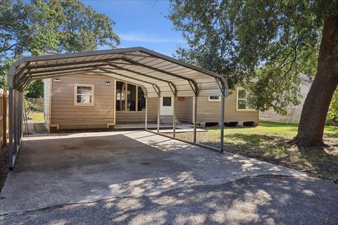 Photo of 560 24th, Beaumont, TX 77706 (MLS # 262532)