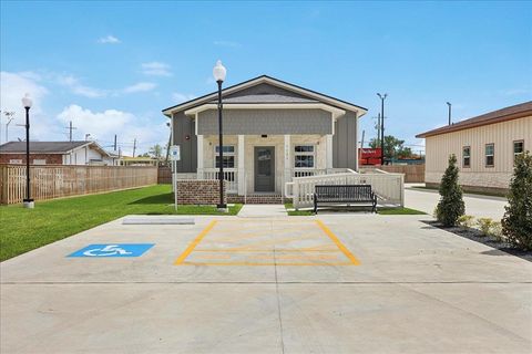 Photo of 1125 Atlanta Ave, Nederland, TX 77627 (MLS # 257091)