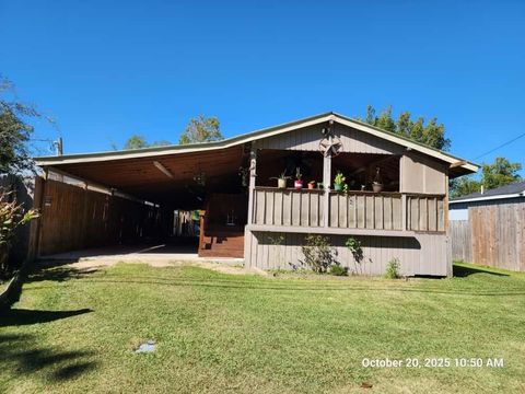 Photo of 117 Henrietta, West Orange, TX 77630 (MLS # 264442)