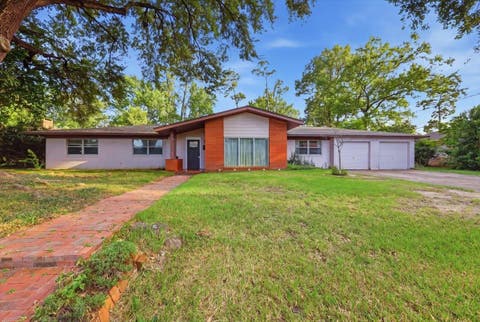 Photo of 3455 Evalon Ave, Beaumont, TX 77706 (MLS # 270429)