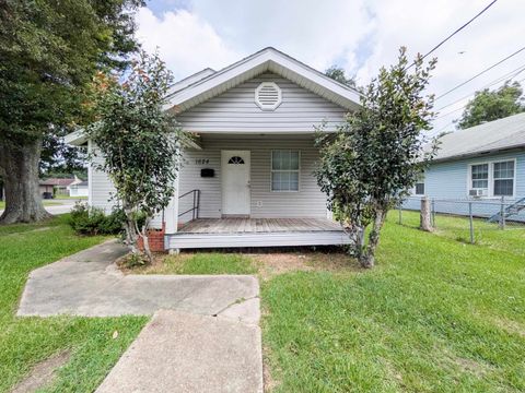 Photo of 1624 Franklin Ave, Nederland, TX 77627 (MLS # 268496)