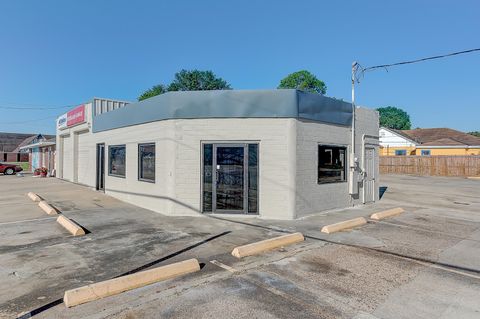 Photo of 2202 Nederland Ave, Nederland, TX 77627 (MLS # 257097)