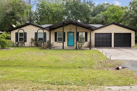 Single Family Residence in Winnie TX 1415 Palm Dr.jpg