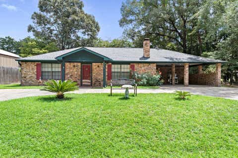 Photo of 806 E Wildwood Dr, Village Mills, TX 77663 (MLS # 270219)