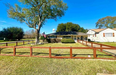 Photo of 6501 Verde, Groves, TX 77619 (MLS # 264440)
