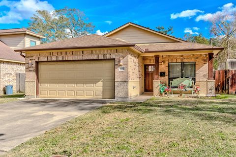 Photo of 1133 West Dr, Port Neches, TX 77651 (MLS # 264687)