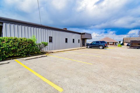 Photo of 3133 Saba Ln, Port Neches, TX 77651 (MLS # 264308)