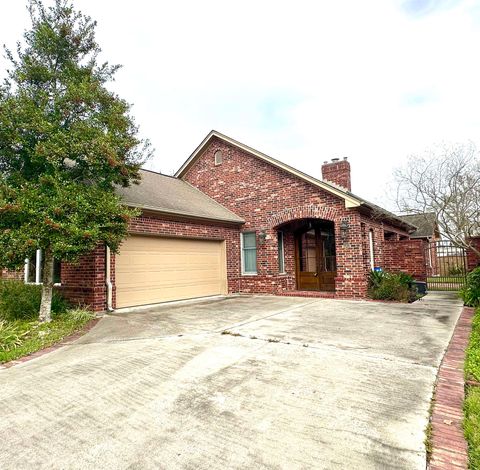 Photo of 1 Waterford Gardens, Orange, TX 77630 (MLS # 264218)