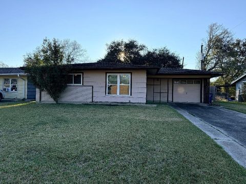 Photo of 1540 Alamo, Orange, TX 77630 (MLS # 265253)