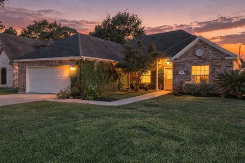 Photo of 197 Live Oak, Bridge City, TX 77611 (MLS # 270997)