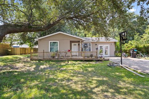 Property photo of 315 N 3rd St, Nederland, TX 77627