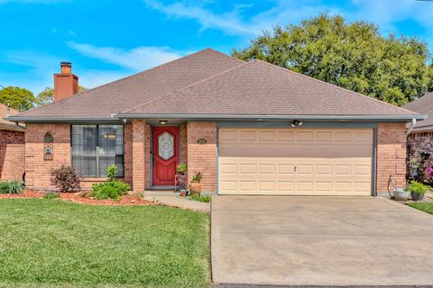 Photo of 3930 Suncrest Dr, Groves, TX 77619 (MLS # 265927)