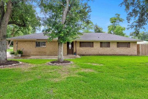 Photo of 147 S John, Bridge City, TX 77611 (MLS # 264159)