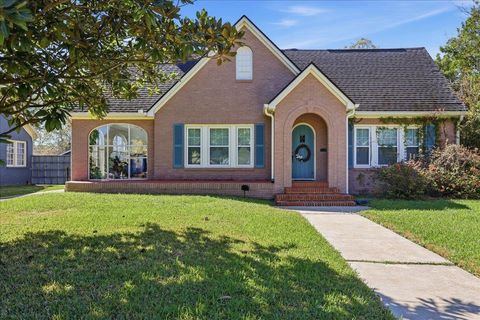 Photo of 2445 Harrison, Beaumont, TX 77702 (MLS # 265815)